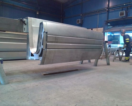 Montaje de piezas Metalitys